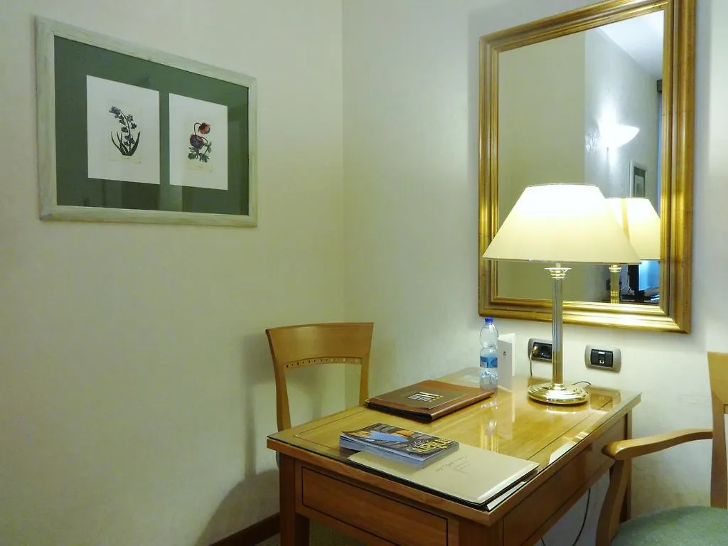 Hotel Excelsior Magenta 4*,  Italia